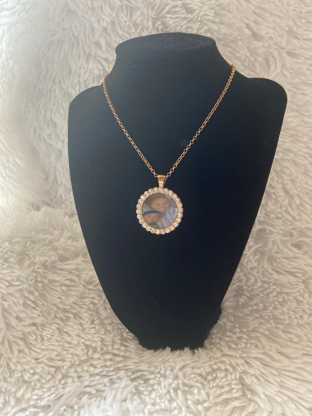 Circle pendent photo necklace